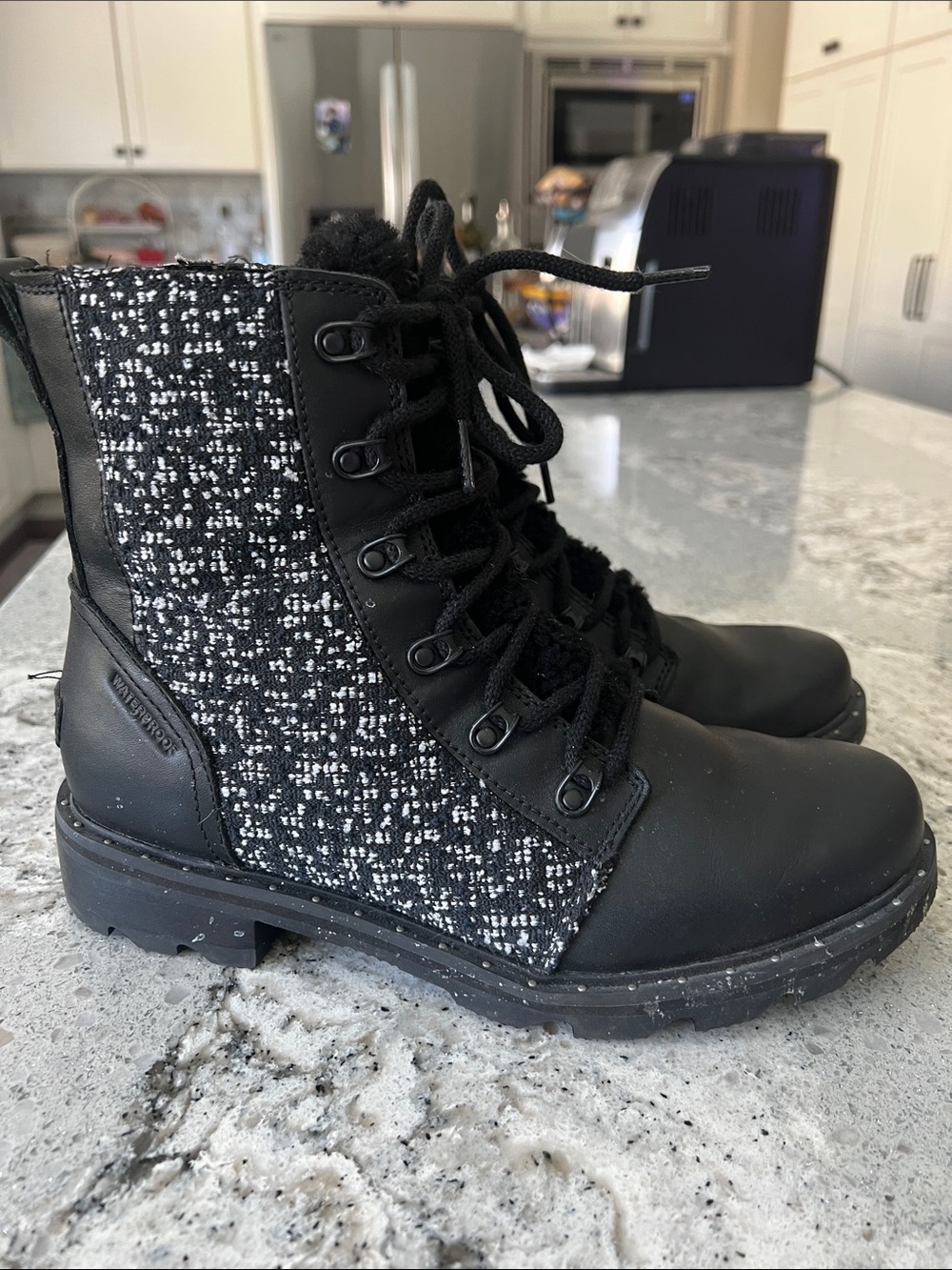 NEW Sorel Lennox Lace Cozy Black Tweed Leather Boot Size 10 / EU 41